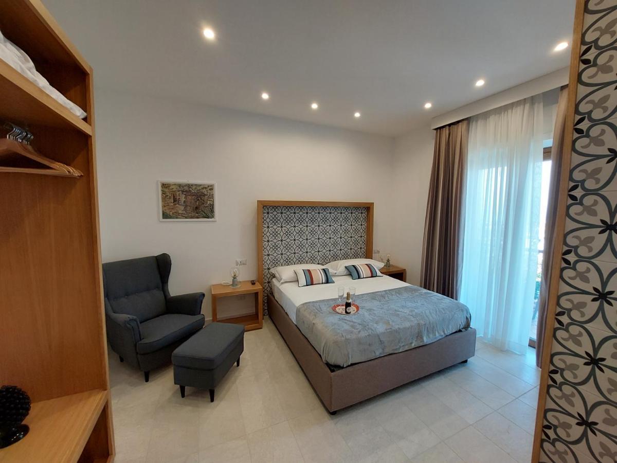 Mistral Luxury Suites Соренто Екстериор снимка