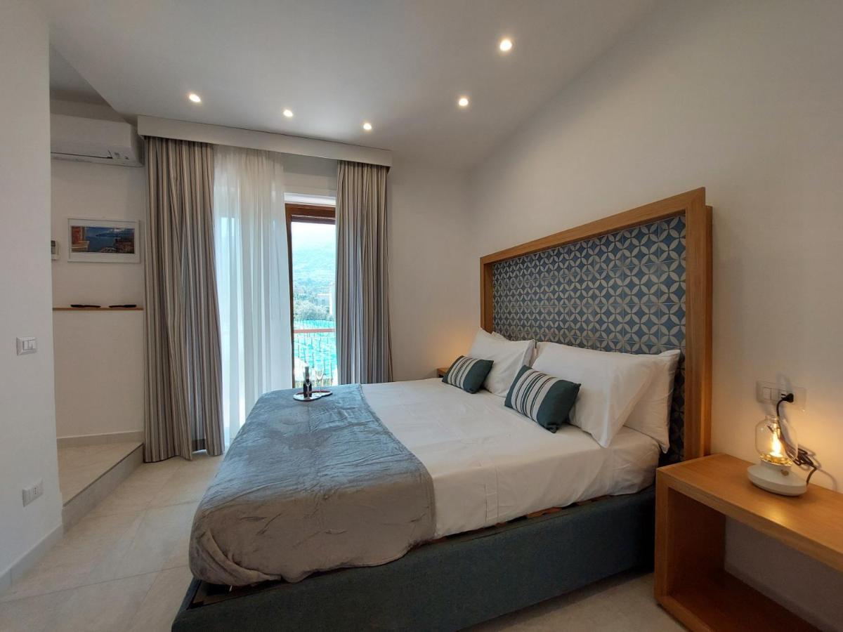 Mistral Luxury Suites Соренто Екстериор снимка