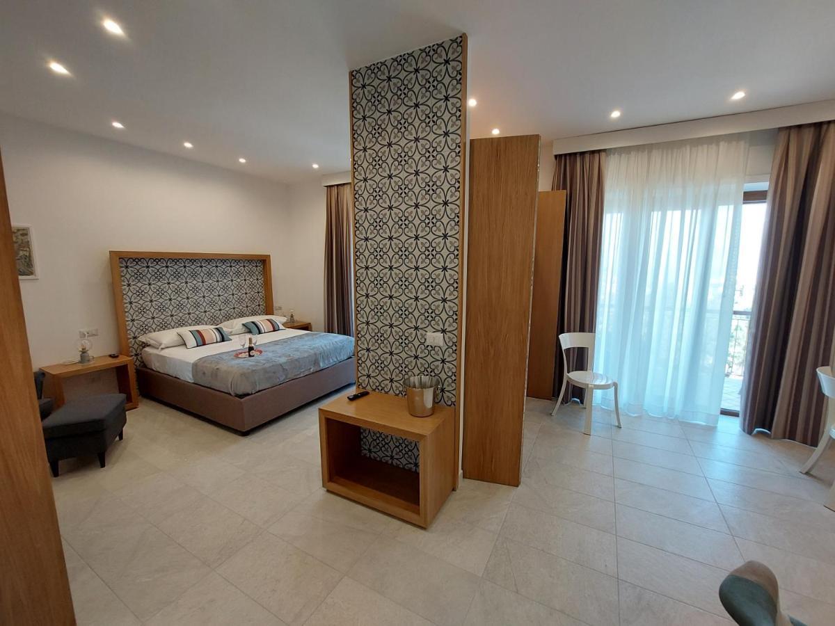 Mistral Luxury Suites Соренто Екстериор снимка