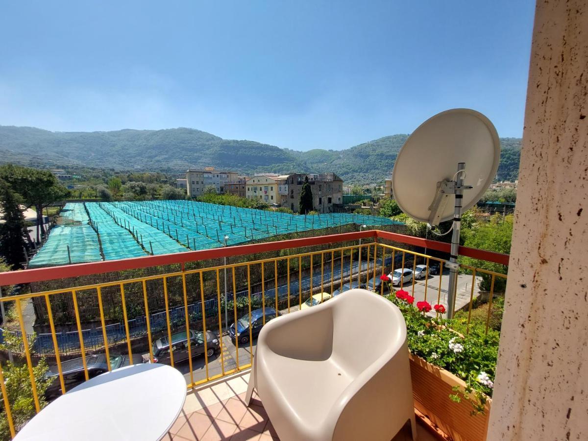 Mistral Luxury Suites Соренто Екстериор снимка