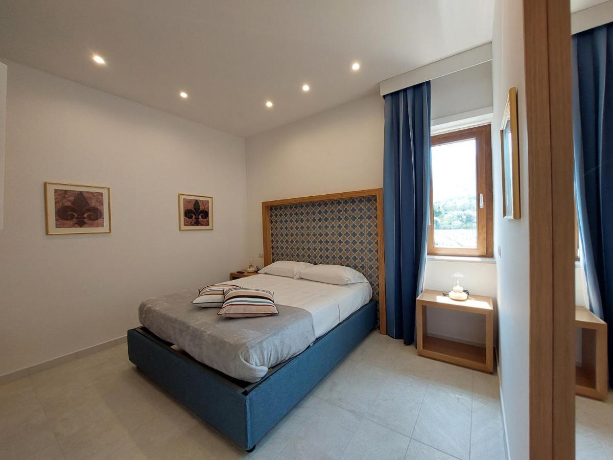 Mistral Luxury Suites Соренто Екстериор снимка